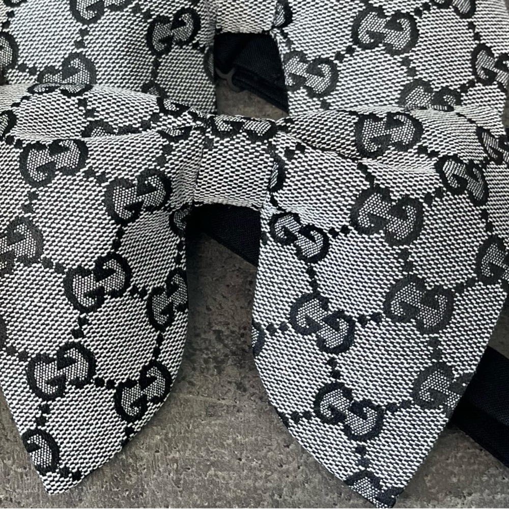Gucci Vintage Bowtie